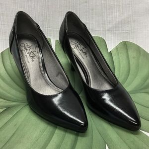 Life Stride Black Heels
